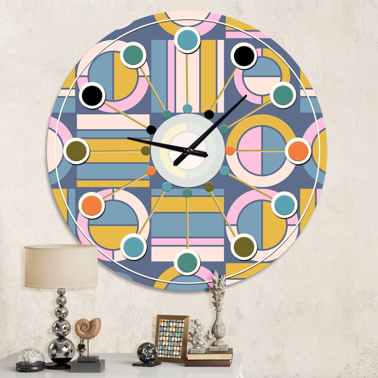 Designart 'Retro Circular Design I Mid-Century Modern Wall Clock
